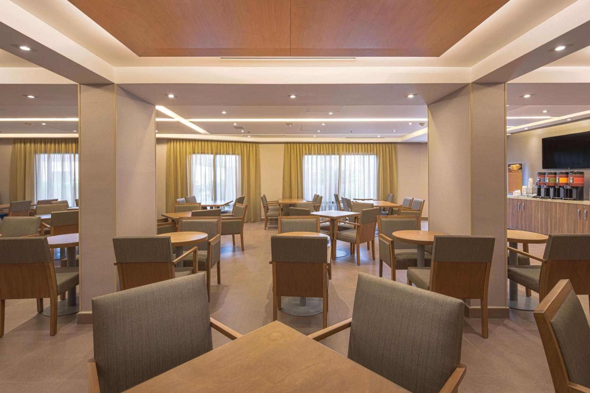 Hampton By Hilton Monterrey Galerias Obispado Екстер'єр фото