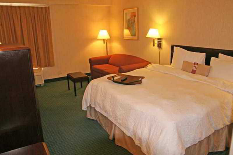 Hampton By Hilton Monterrey Galerias Obispado Номер фото